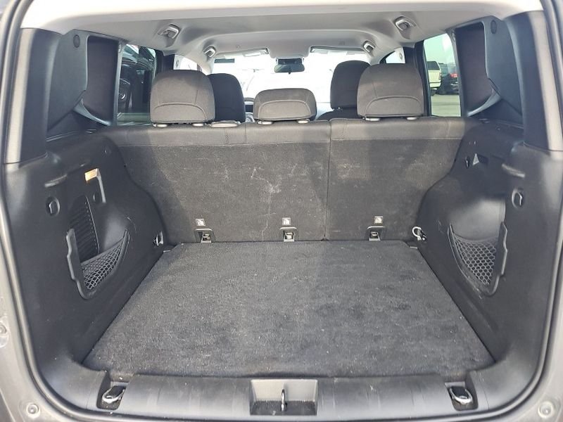 Used 2018 Granite Crystal Metallic Clearcoat Jeep Latitude image 22