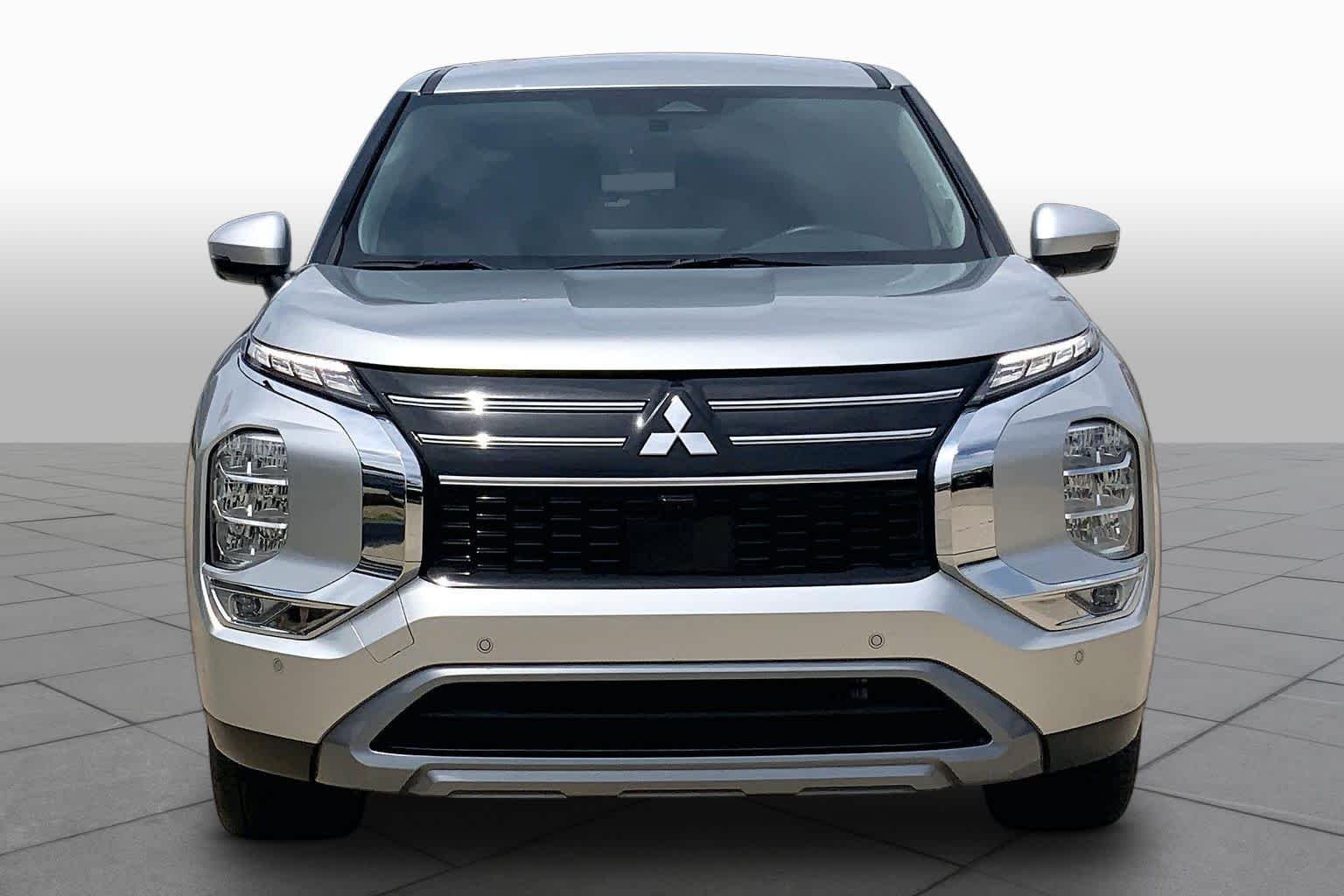 Used 2025 Alloy Silver Metallic Mitsubishi SE image 4