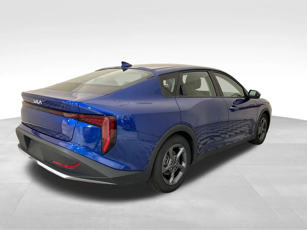 Used 2025 Blue Kia LXS image 5