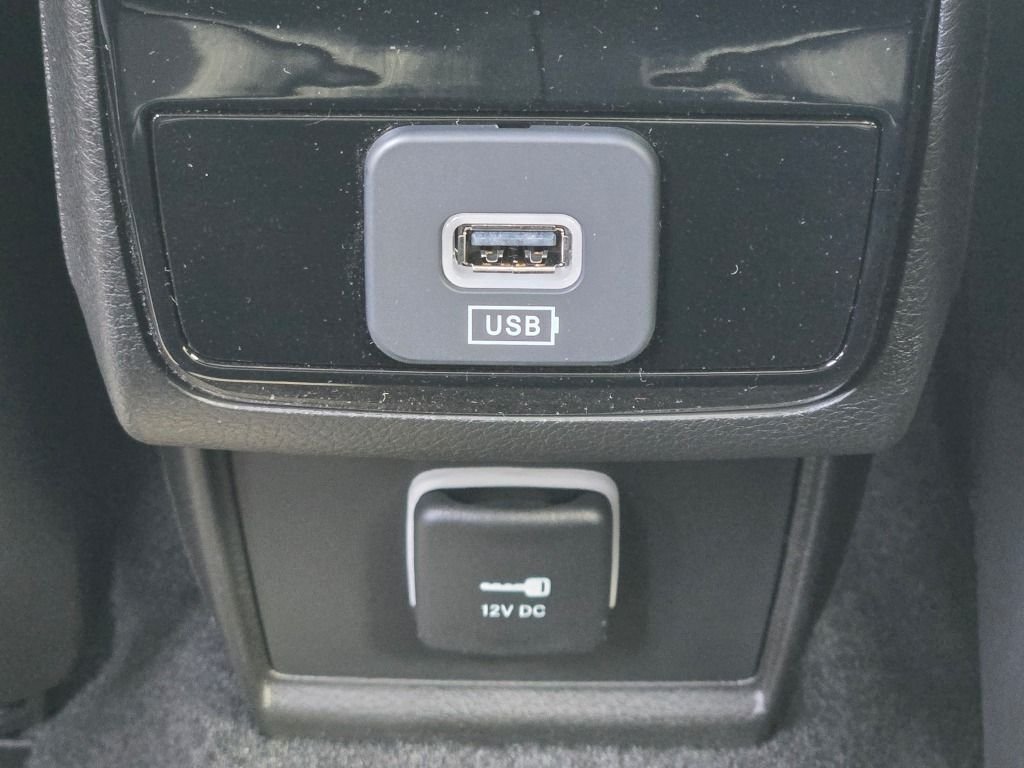 New 2026 Red Hot Pearl-Coat Exterior Paint Jeep Latitude image 18