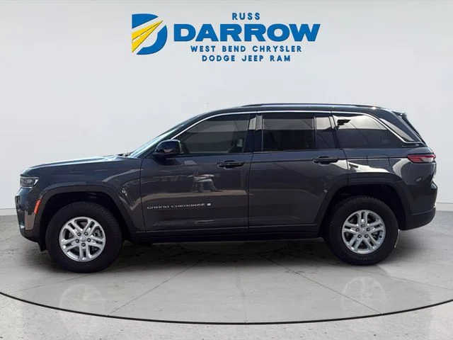 Used 2023 Gray Jeep Laredo image 2