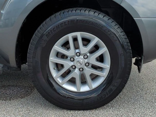 Used 2016 Gray Nissan SV image 10
