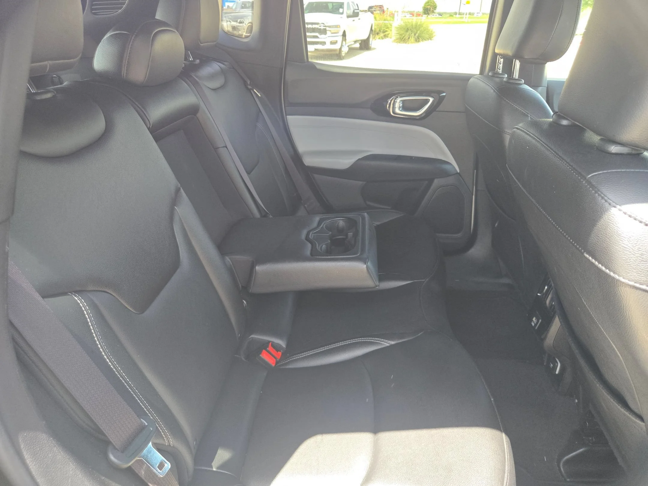 Used 2025 Silver Jeep Limited image 22