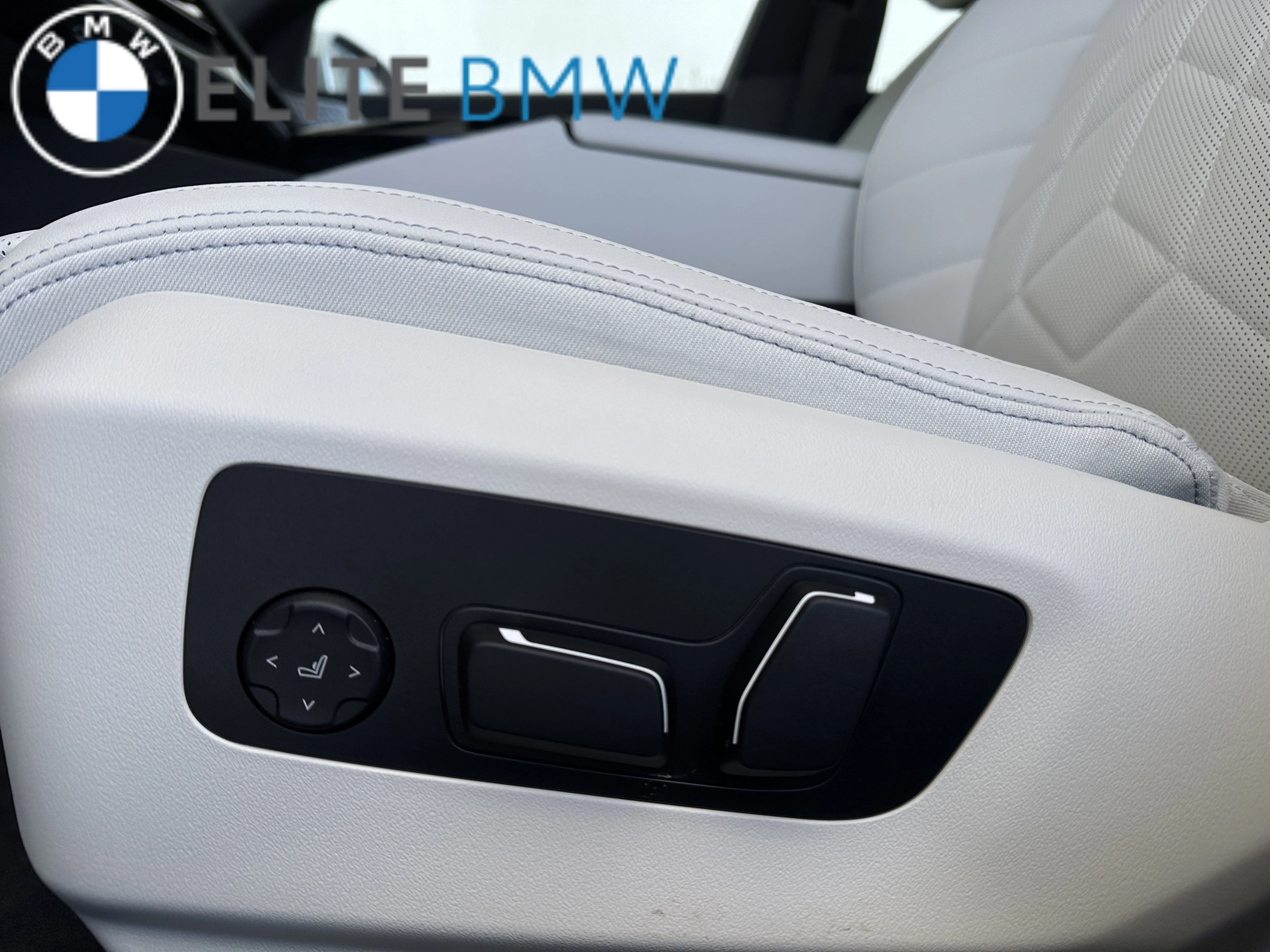 New 2026 Alpine White BMW 530i xDrive image 8