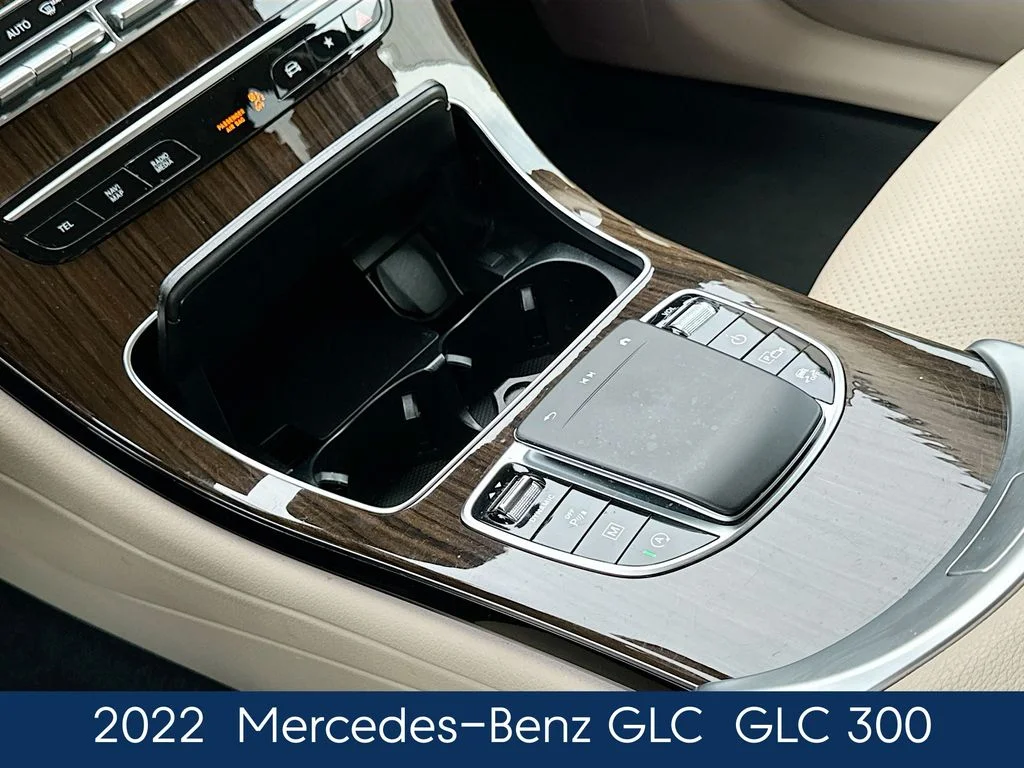 Used 2022  Mercedes-Benz GLC 300 image 33