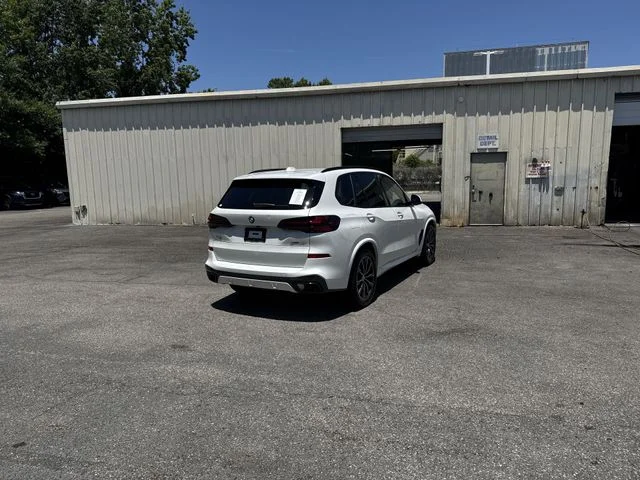 Used 2024 White BMW xDrive40i image 5