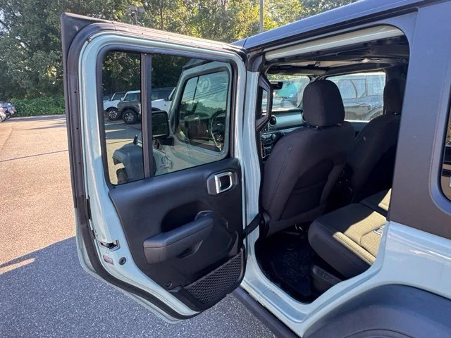 Used 2023  Jeep Willys 4xe image 11