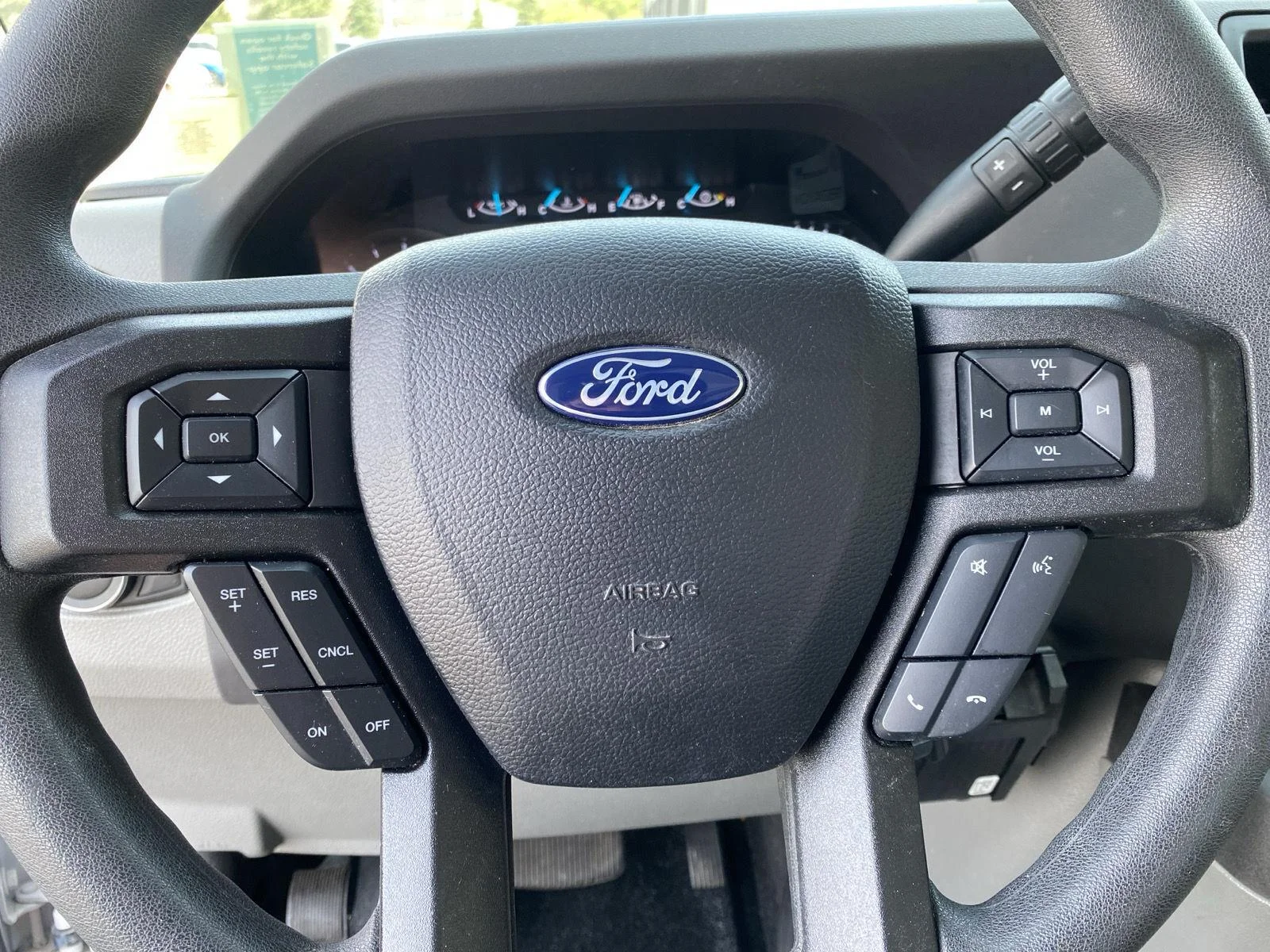 Used 2025 Wh Ford  image 13