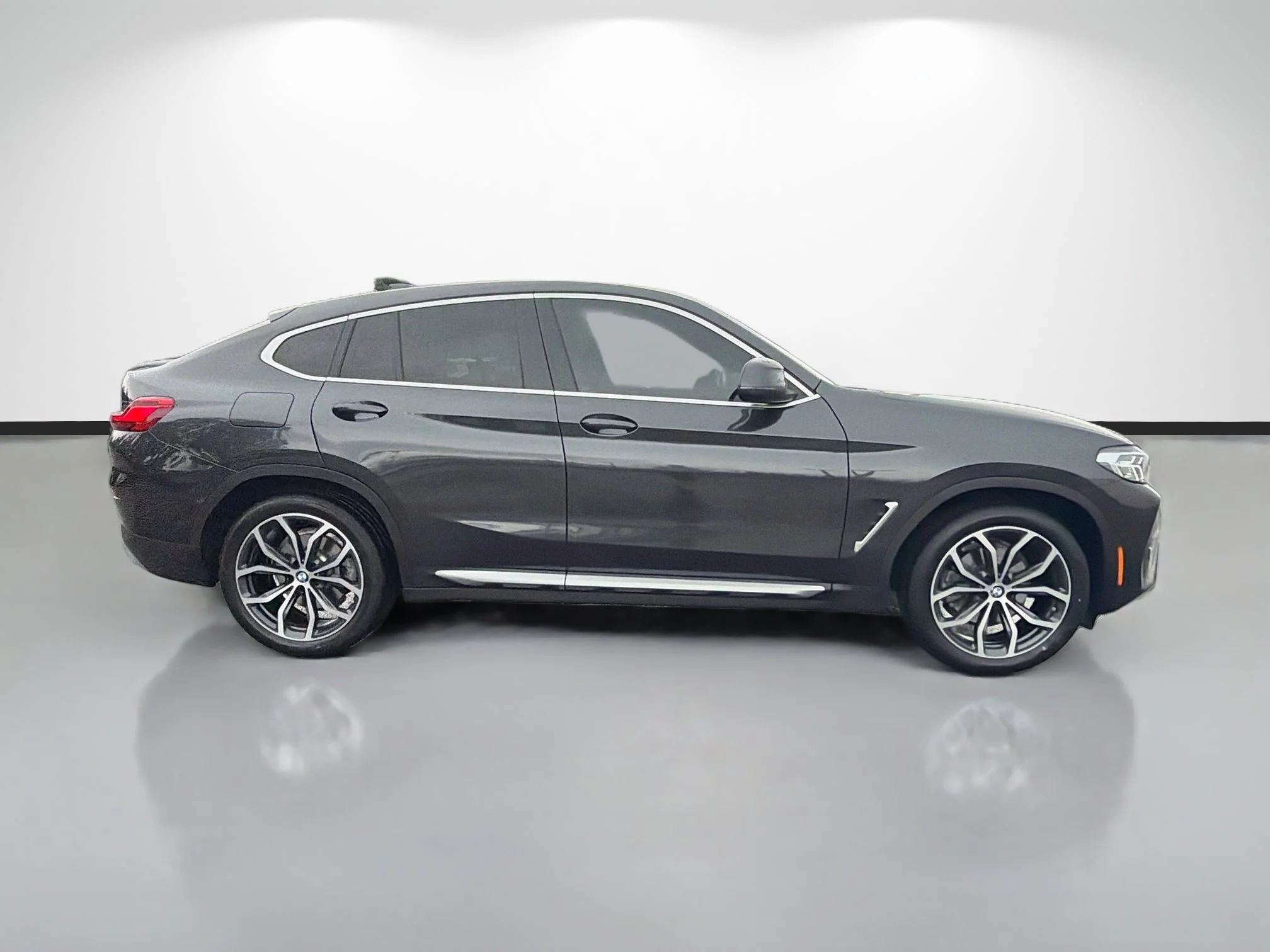 Used 2024 Dark Graphite Metallic BMW xDrive30i image 2