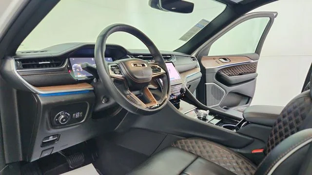 Used 2025 White Jeep Summit image 15