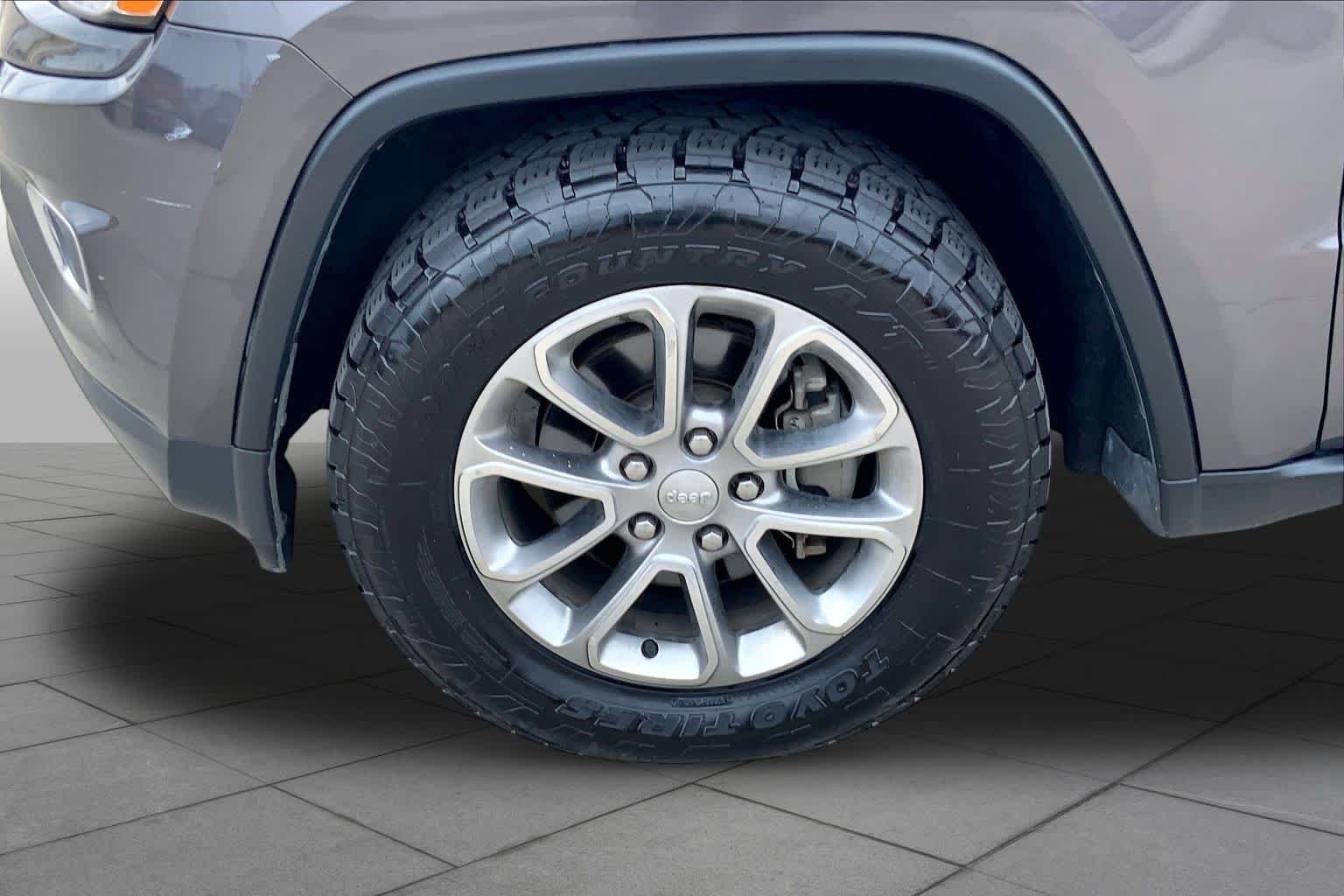Used 2015 Granite Crystal Metallic Clearcoat Jeep Limited image 10
