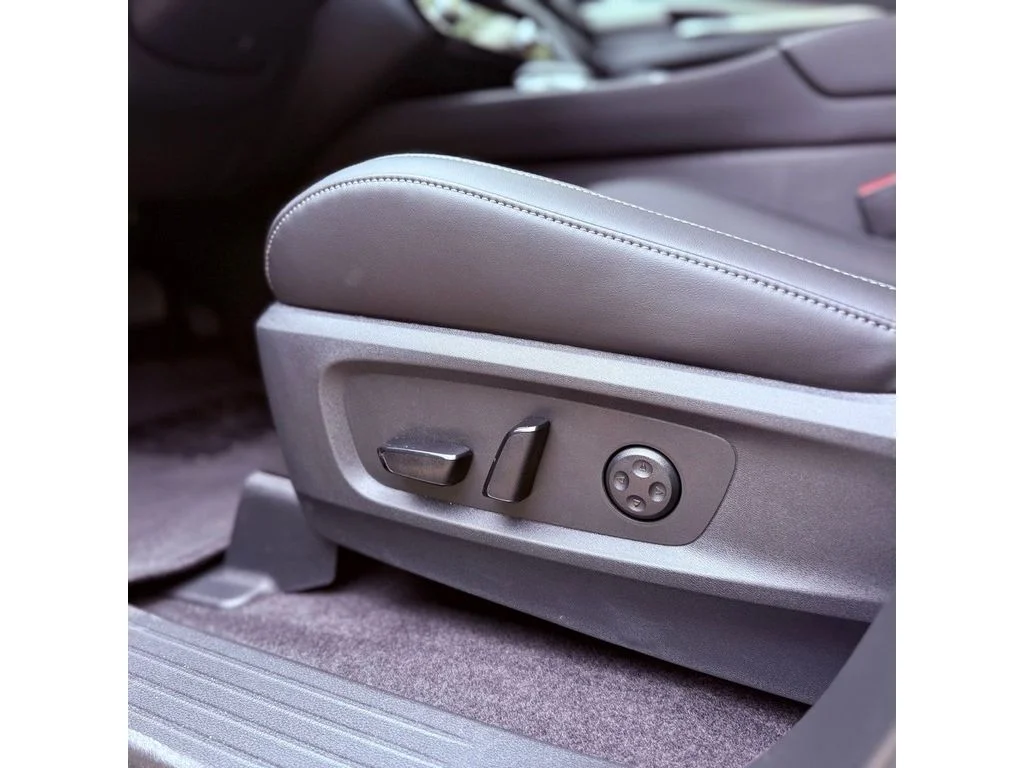 New 2026 Harbor Gray INFINITI Luxe AWD image 20