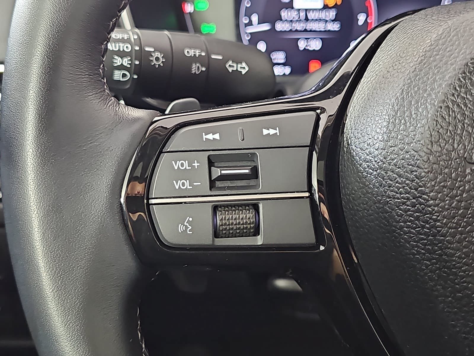 Used 2023 White Honda Touring image 16