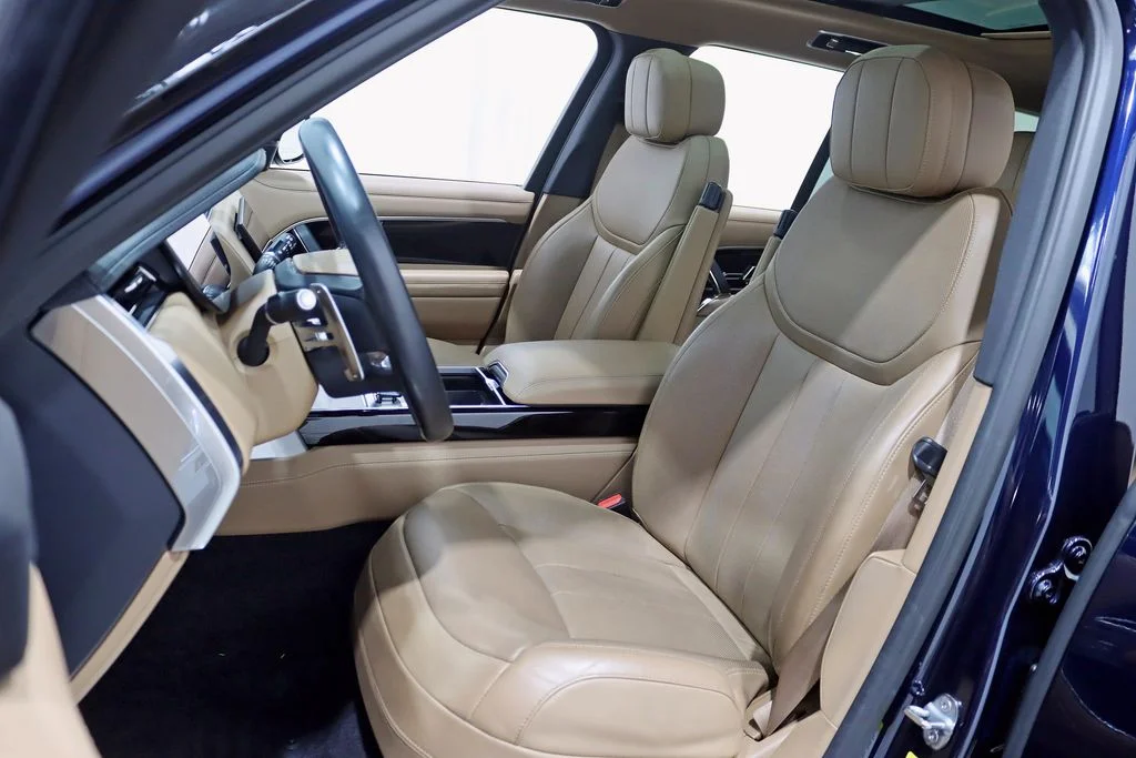 Used 2023  Land Rover SE image 27