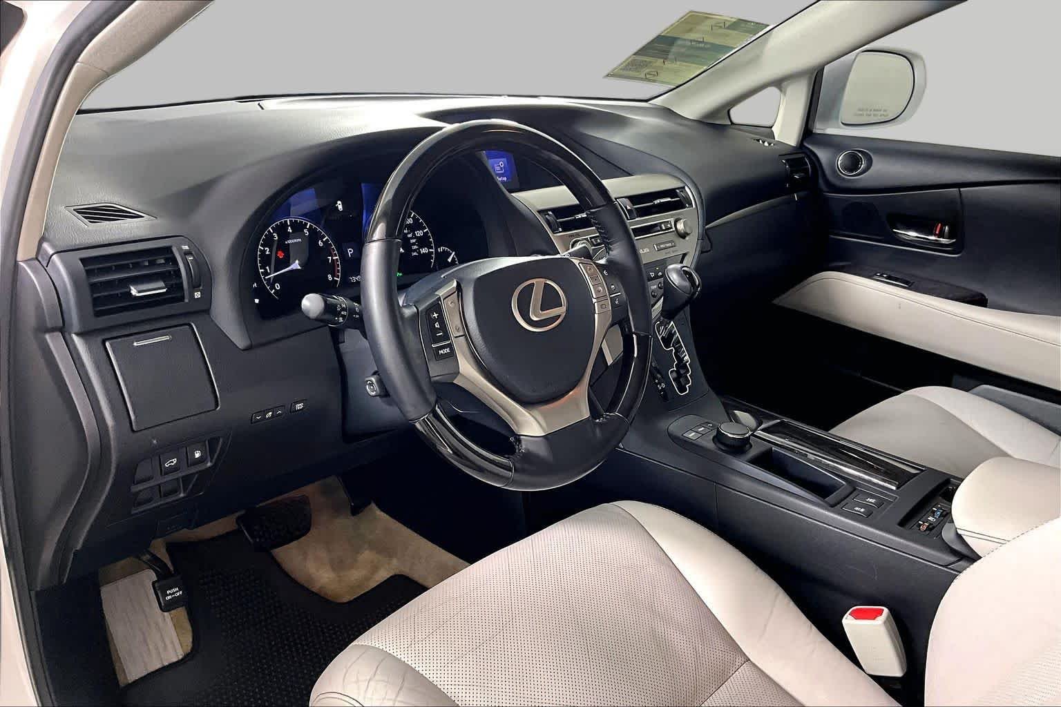 Used 2015 Starfire Pearl Lexus  image 16