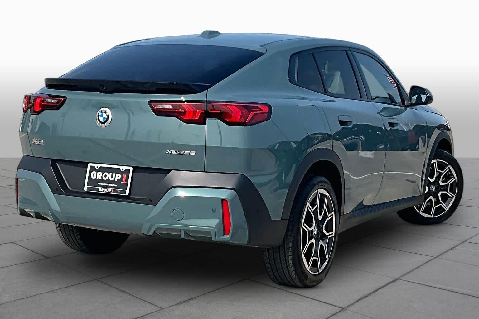 Used 2026 Cape York Green Metallic BMW xDrive28i image 12