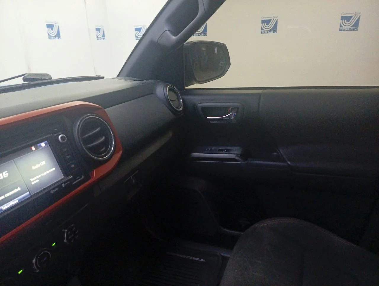 Used 2016 Inferno Toyota SR5 image 11