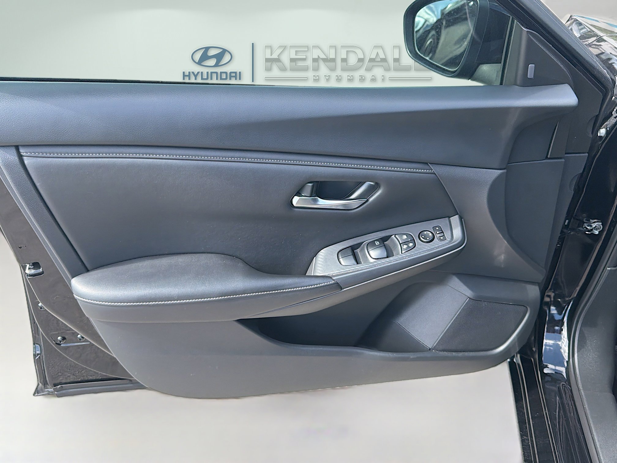 Used 2023 Super Black Nissan SV image 18