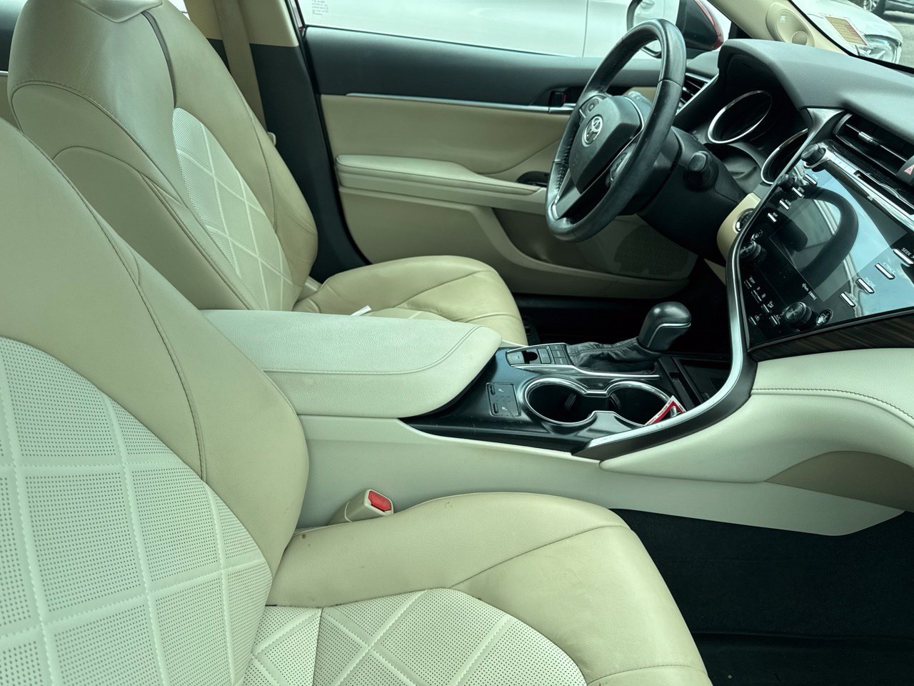 Used 2019 Red Toyota XLE image 6