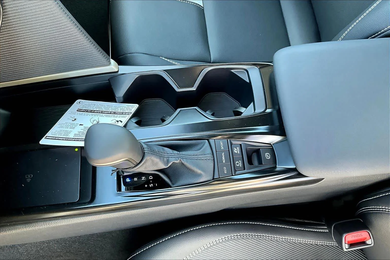 2026 Toyota Camry SE - Photo 7