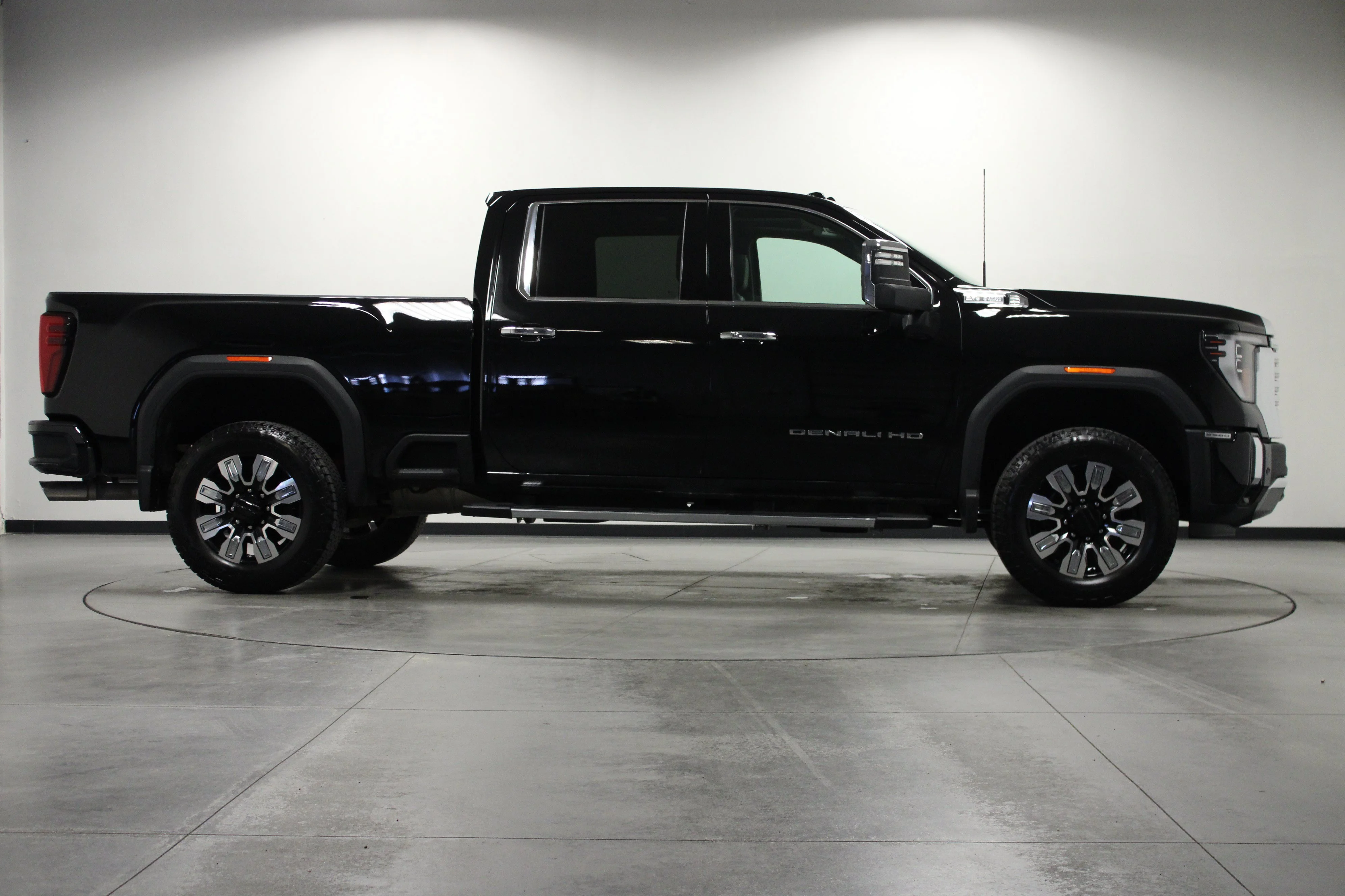Used 2025 Black GMC Denali image 3