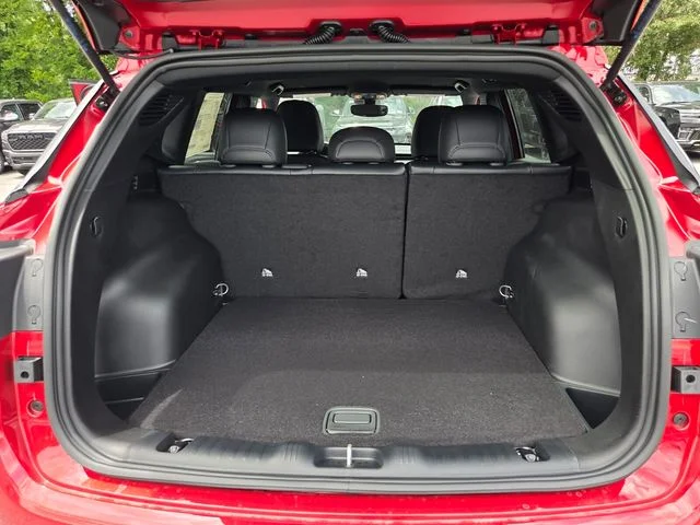 New 2026 Red Hot Pearlcoat Jeep Latitude image 28
