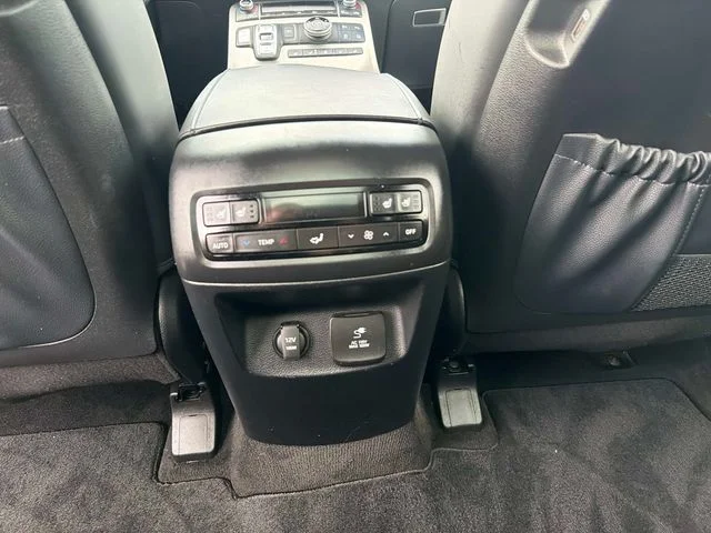 Used 2020 Black Hyundai Limited image 18