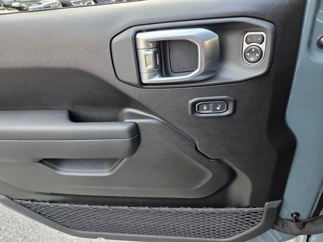 New 2026 Anvil Clearcoat Jeep Mojave image 23