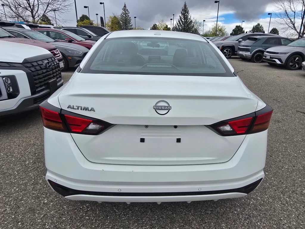 Used 2025 Glacier White Nissan SV image 3