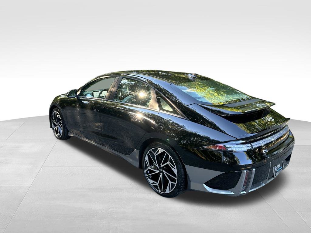 Used 2024 Black Hyundai SEL image 3