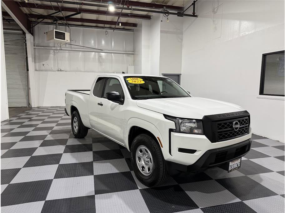 2023 Nissan Frontier S photo 2