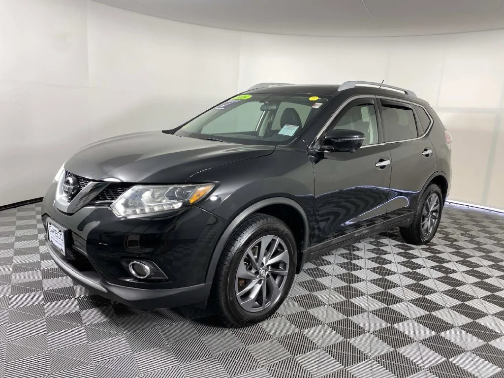 Used 2016 Black Nissan SL image 4