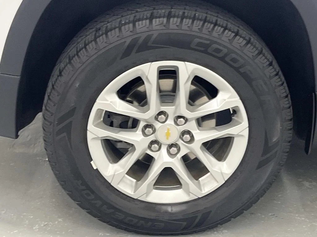 Used 2020 SUMMIT WHITE Chevrolet LT Cloth image 9