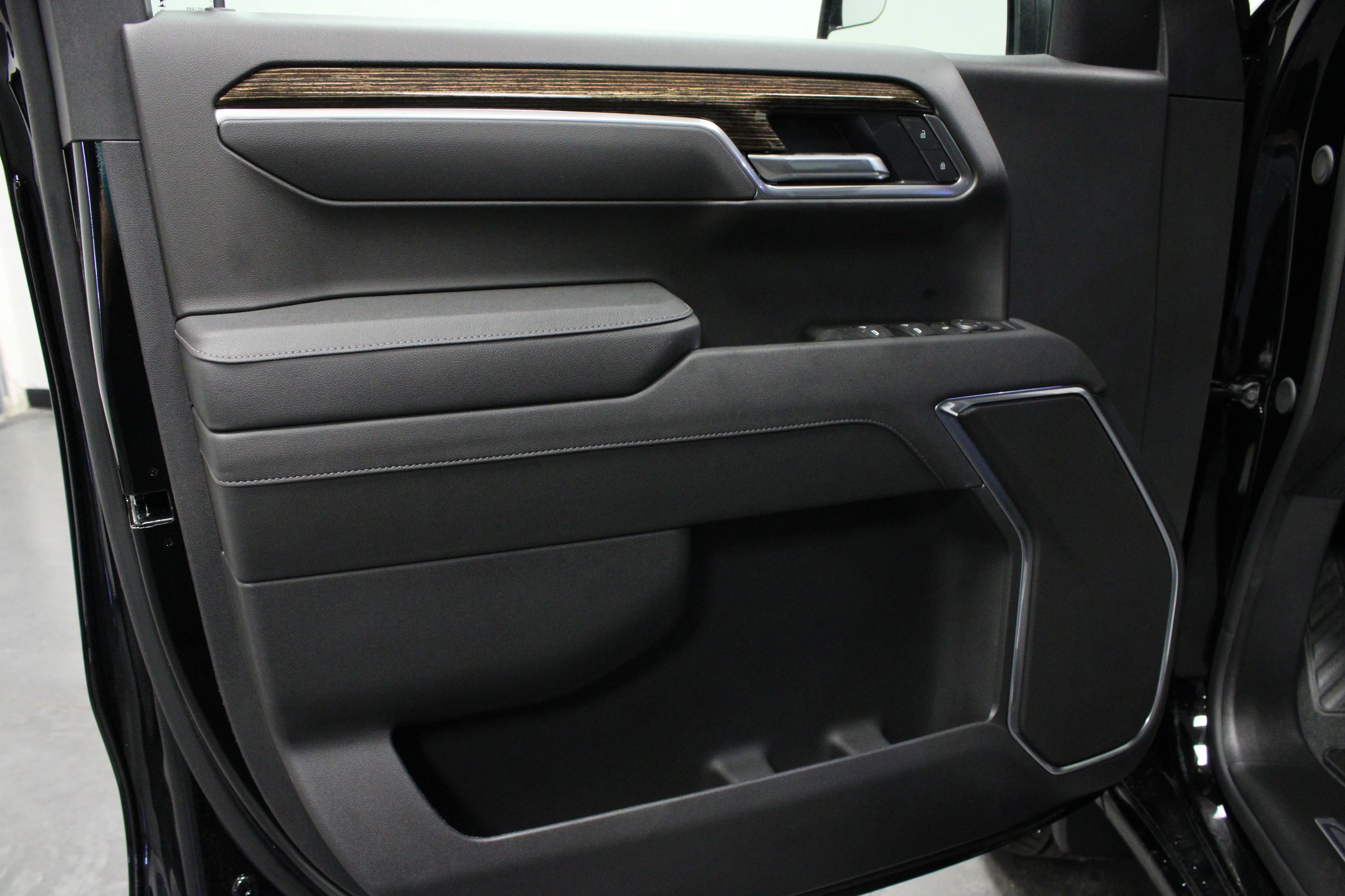 New 2026 Onyx Black GMC Elevation image 10