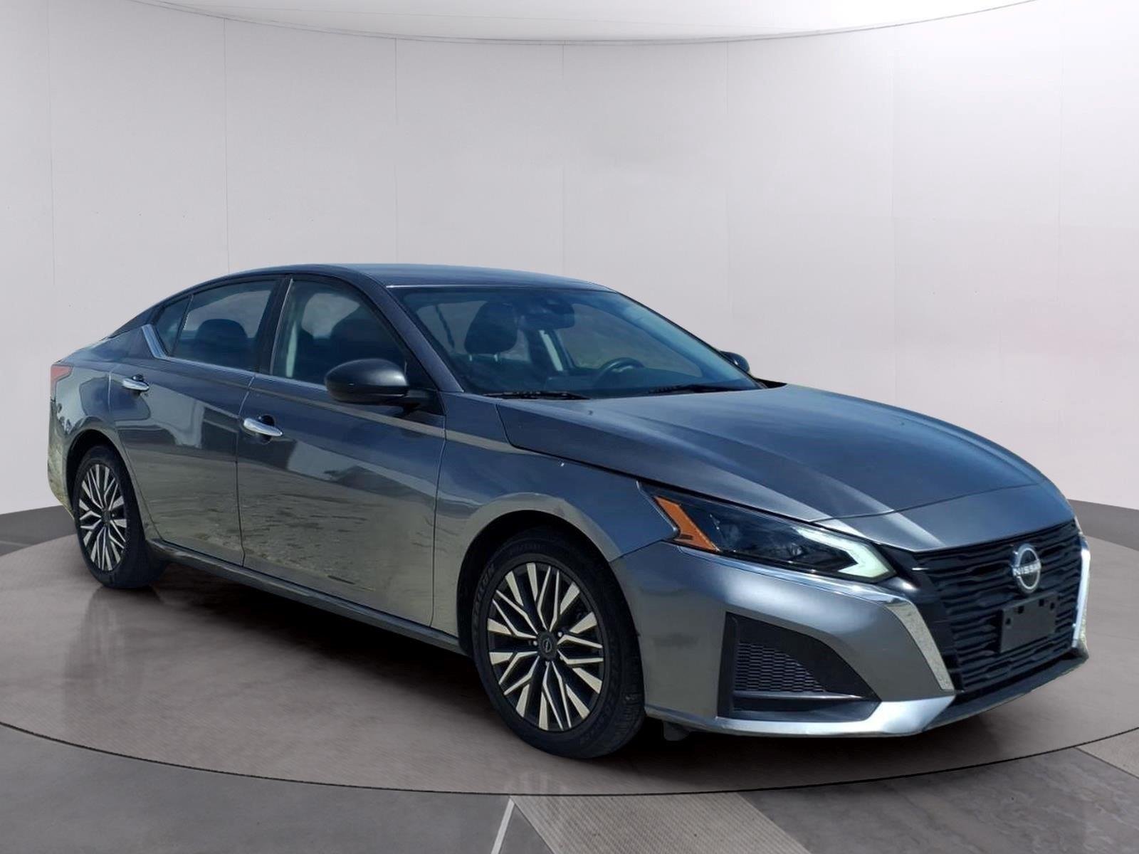 Used 2024 Gun Metallic Nissan 2.5 SV image 7