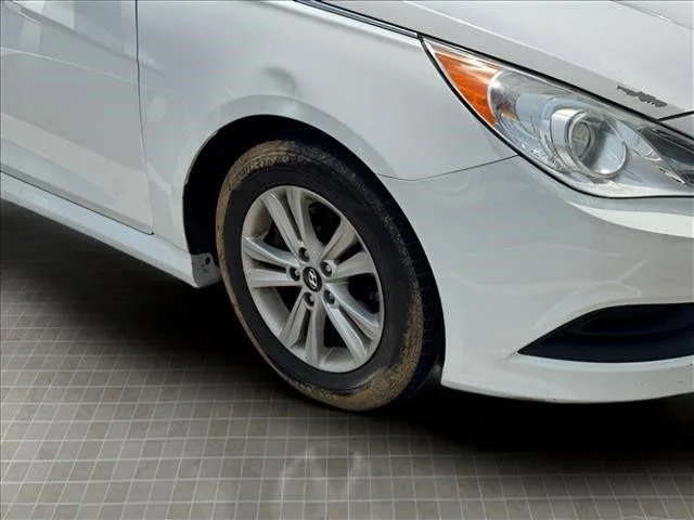 Used 2014 White Hyundai GLS image 11