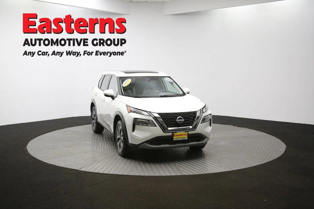 Used 2022 White Nissan SV image 52