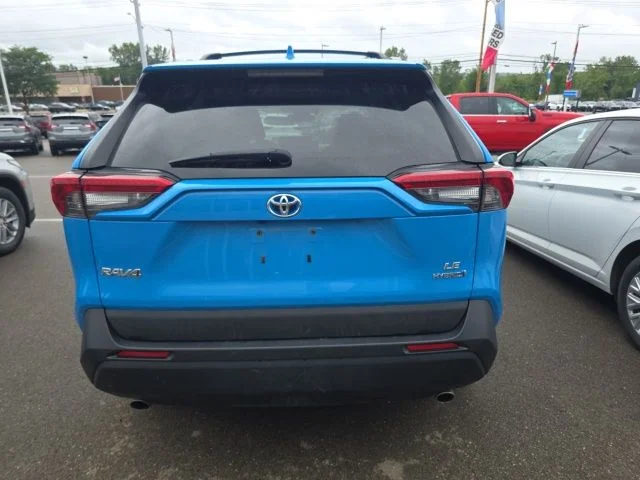 Used 2020 Blue Toyota LE image 9