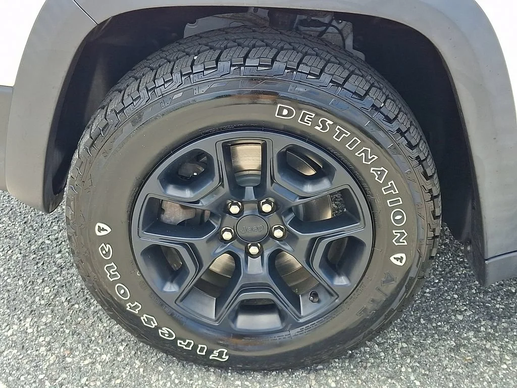 Used 2020 Bright White Clearcoat Jeep Trailhawk image 29