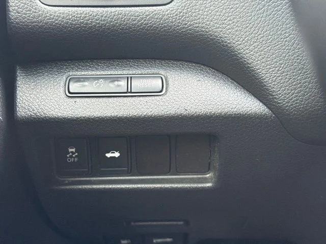 Used 2014 Black Nissan 2.5 SV image 18