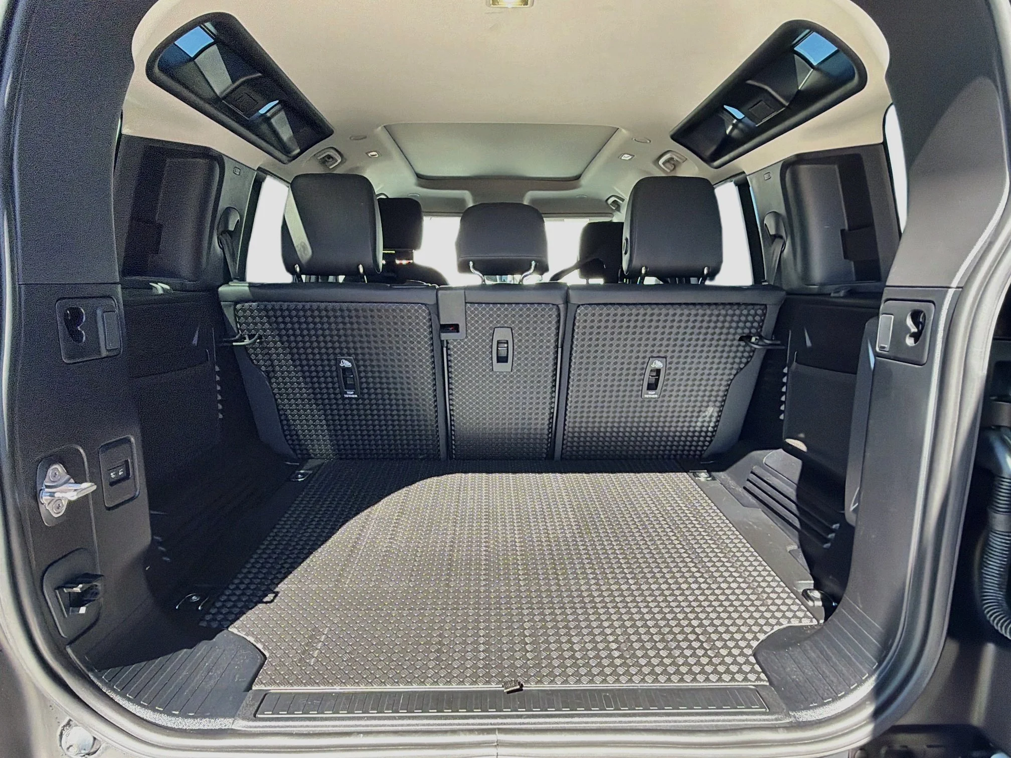 Certified Used 2024 Fuji White Land Rover S image 11