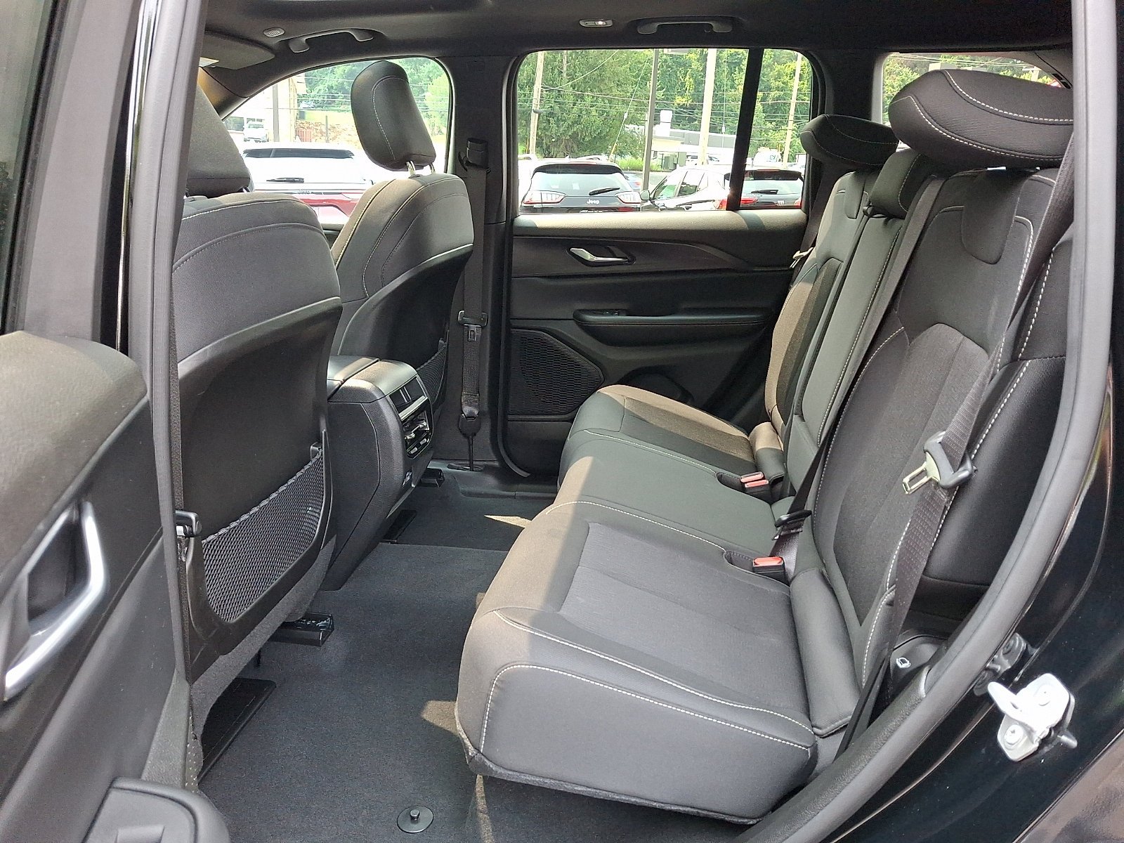 Certified Used 2024 Diamond Black Crystal Pearlcoat Jeep Laredo X image 10