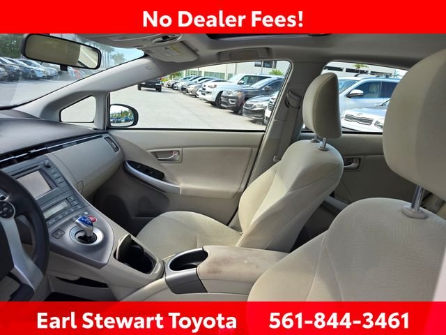 Used 2013 White Toyota Three image 7