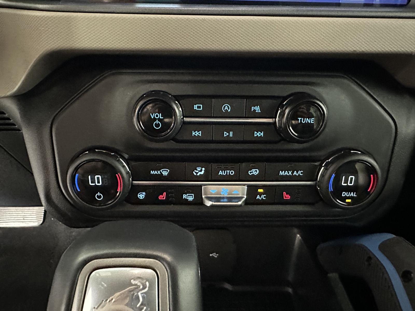 Used 2024 Iconic Silver Ford Wildtrak image 19