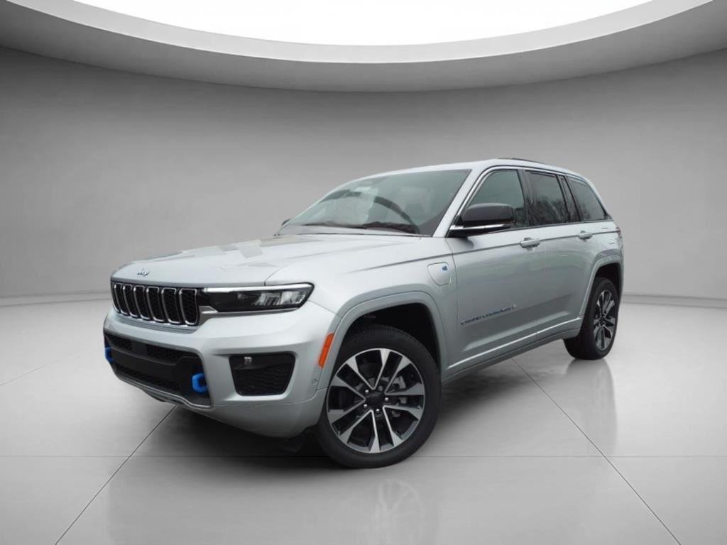 New 2024 Silver Zynith Exterior Paint Jeep Overland image 1