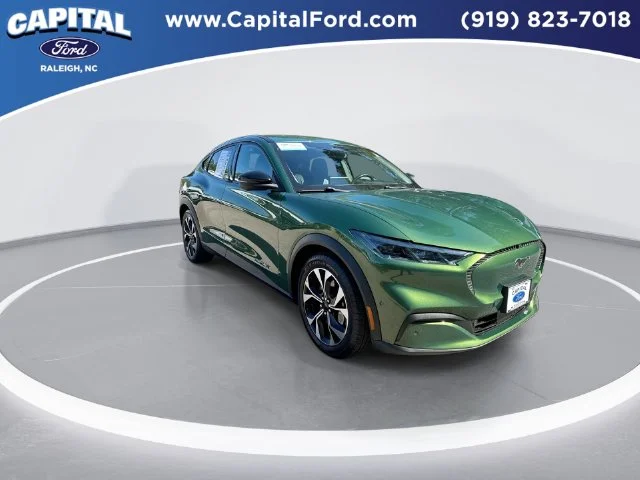 Used 2024 Green Ford Select image 2