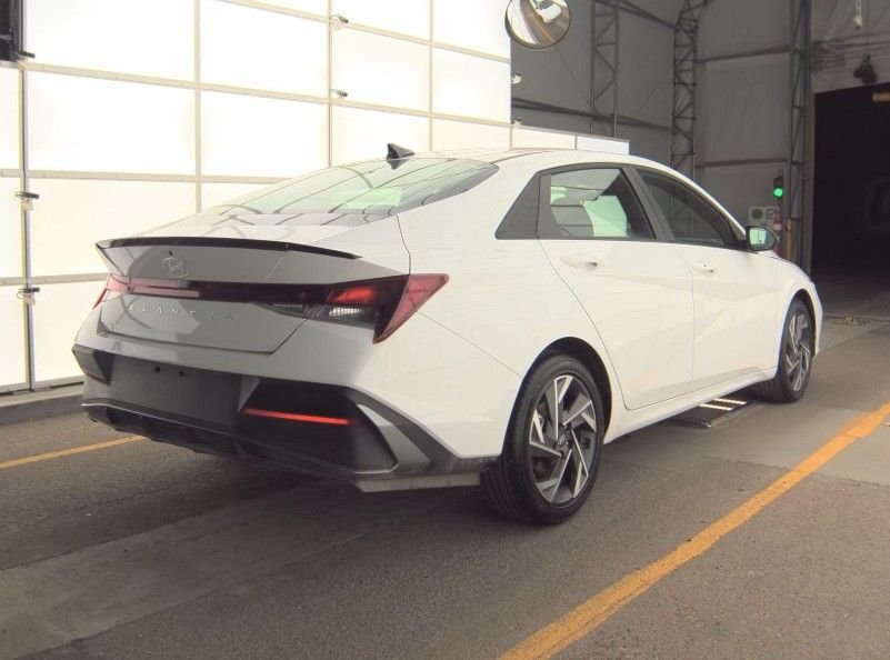 Used 2025 Hyundai Elantra SEL with VIN KMHLM4DG8SU000562 for sale in Kansas City