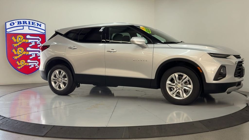 Used 2022 Silver Ice Metallic Chevrolet LT image 3