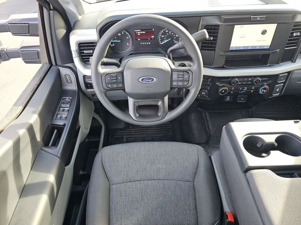 New 2026 Oxford White Ford XL image 4