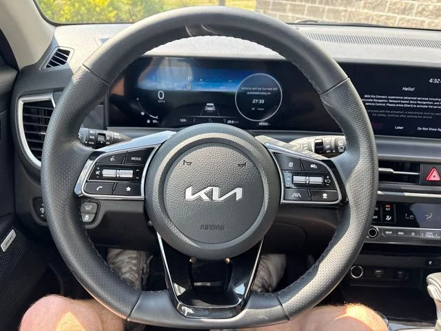 Used 2025 Blue Kia SX image 18